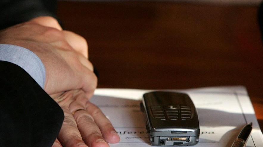 Telefonino che passione ma tienilo spento a scuola