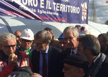 Prima la tappa dagli operai Alcoa poi le lacrime fra le minatrici