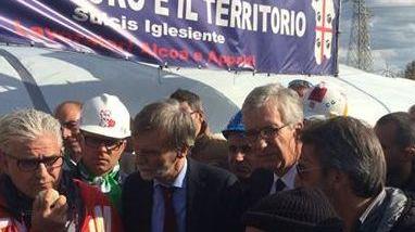 Prima la tappa dagli operai Alcoa poi le lacrime fra le minatrici