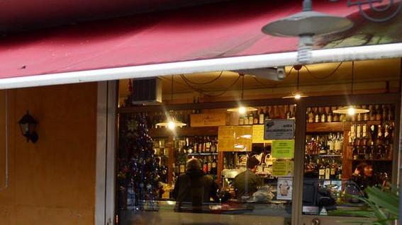 Forzano la porta del Bar Sport e svuotano i videopoker