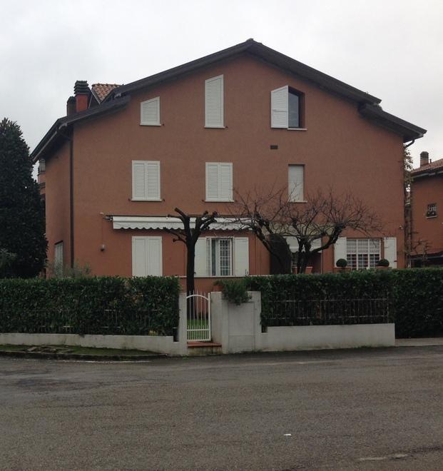 Assaliti in casa dai banditi:«Si vantavano di essere degli assassini» 