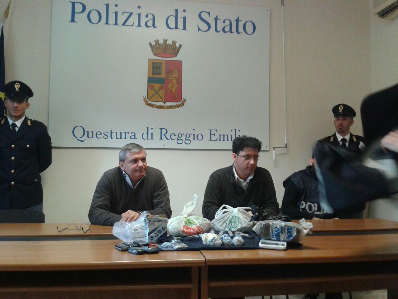 Aveva due chili e mezzo di droga nel materasso