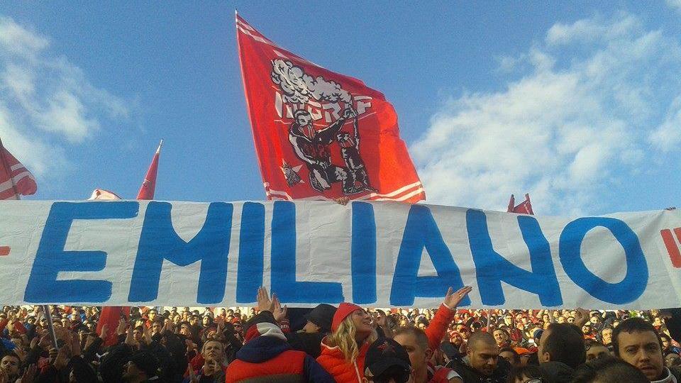 Lo striscione per Emiliano Del Rosso nella curva dei tifosi del Perugia