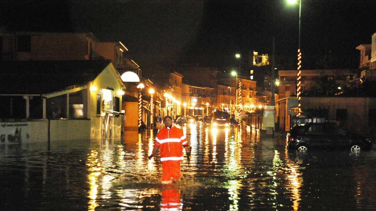 Via Manganaro allagata con il nubifragio di venerdì (foto di Giò Di Stefano)