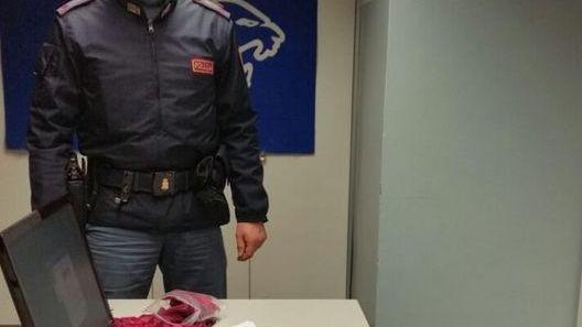 Tenta di vendere oro falso, denunciato