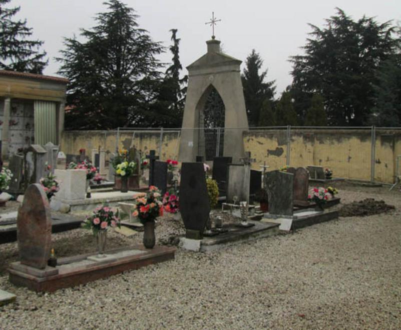 Via ai lavori al cimitero di Pilastri 