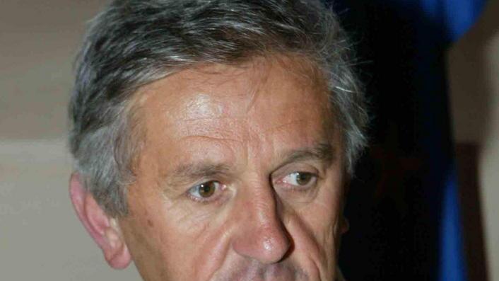 L’ex vicesindaco cade dalla scala
