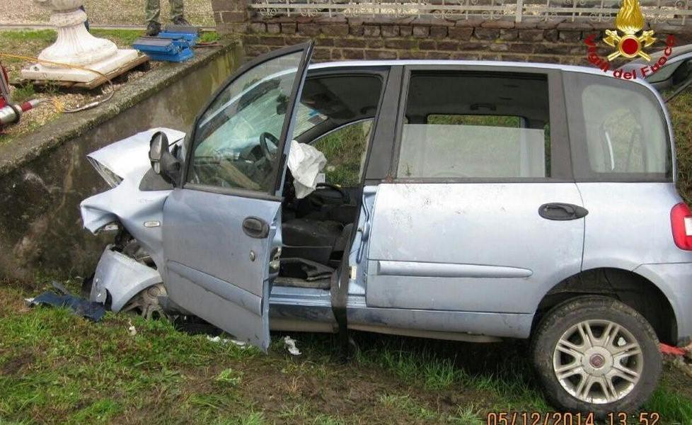 Incinta di 6 mesi muore nello schianto 