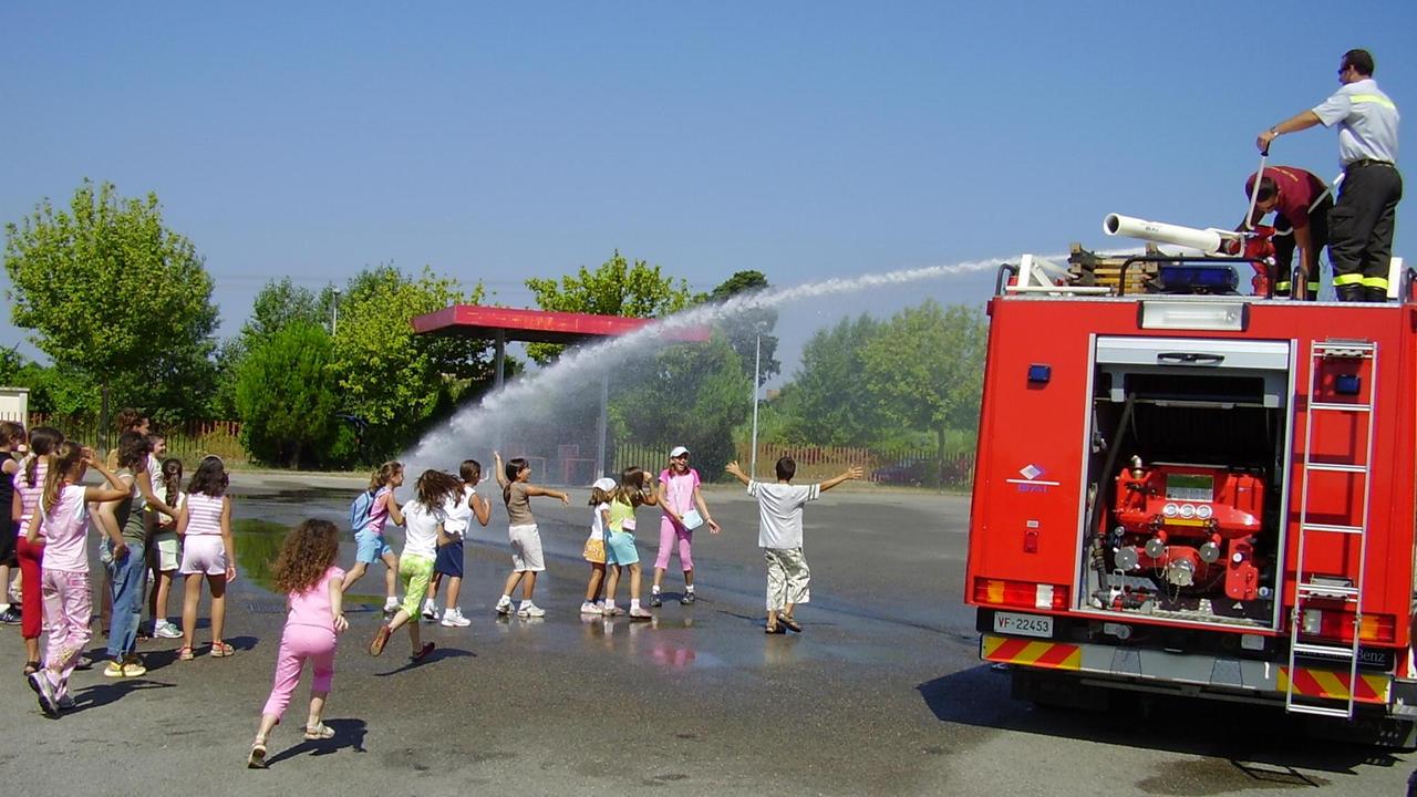 Una dimostrazione dei vigili del fuoco