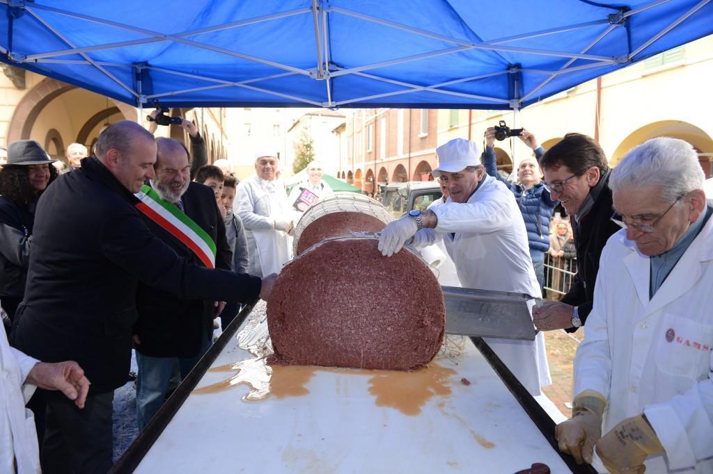 Un record di... gusto: a Castelnuovo il Superzampone da una tonnellata 