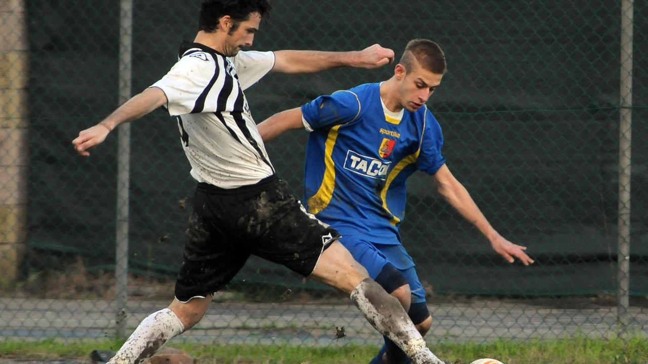 Mario Cremonini (San Prospero) affonda il tackle nel derby con il Real Panaro