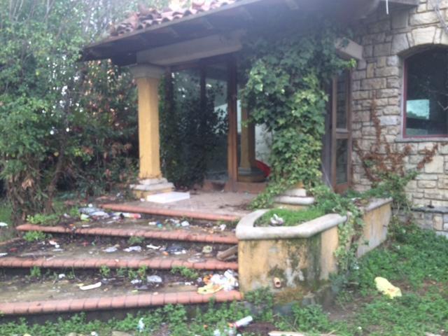 L'ingresso di villa Benelli a Lido