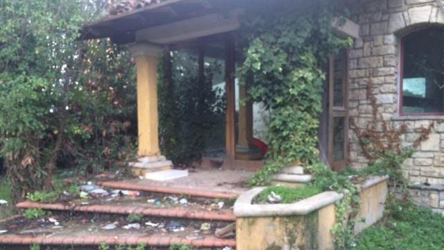L'ingresso di villa Benelli a Lido