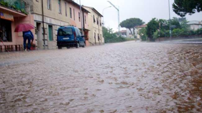 Via dei Molini allagata in un'immagine di repertorio