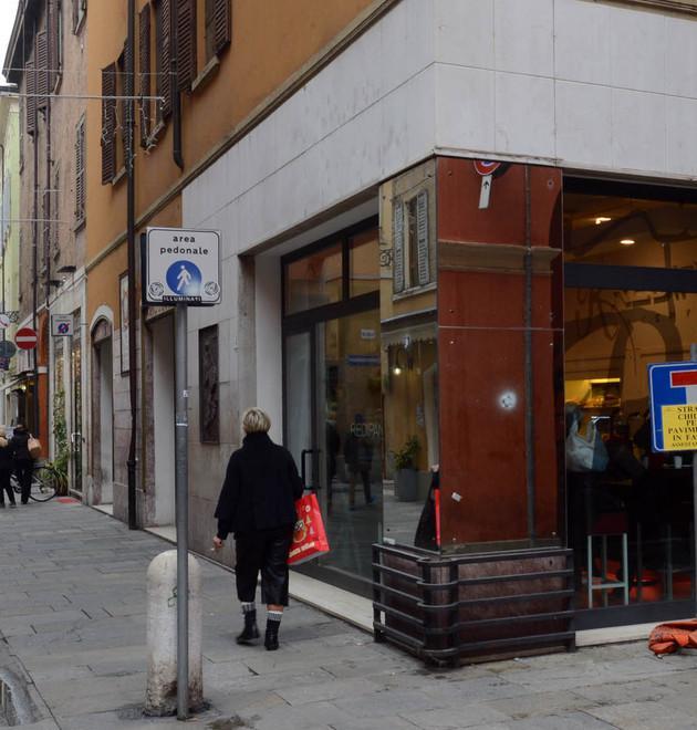Scopre il furto: bastonato dai ladri 