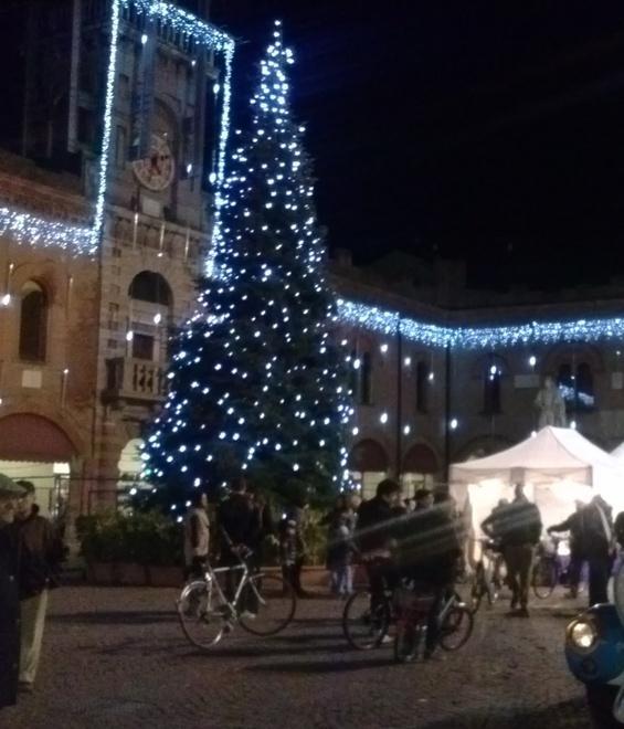 Il centro si è acceso per le feste 