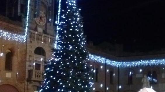 Il centro si è acceso per le feste