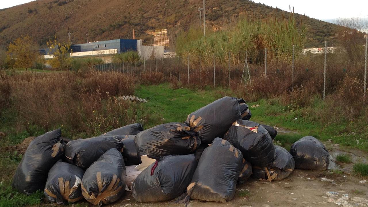 Scarti tessili gettati davanti alla città etrusca di Gonfienti