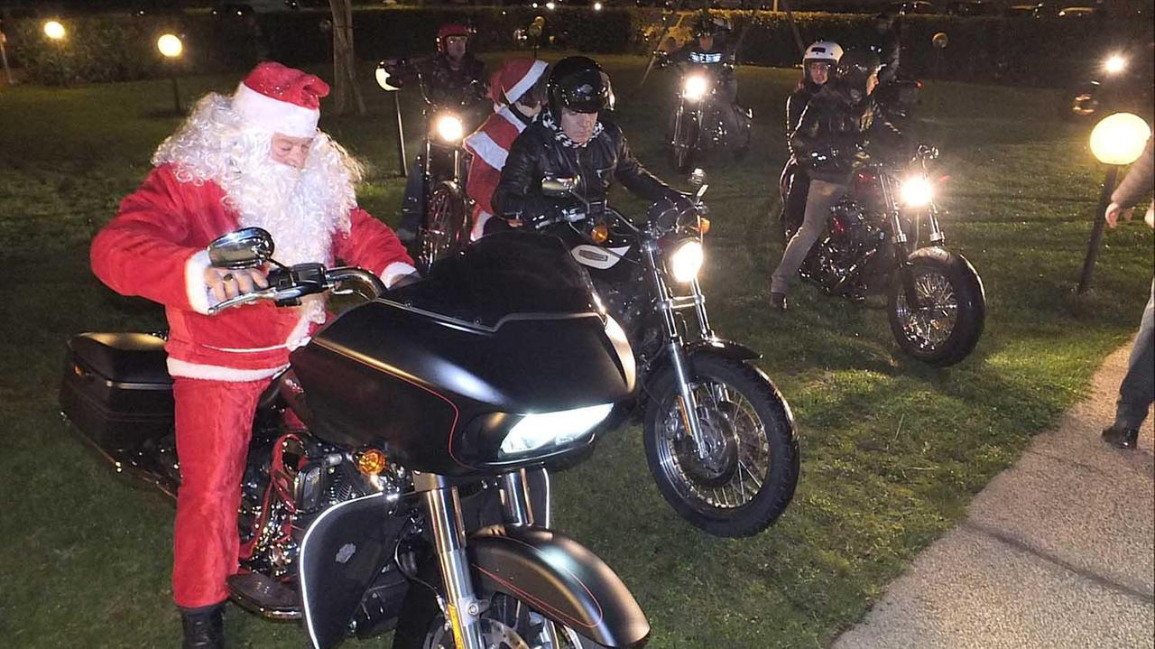 Babbo Natale ha portato doni ai bambini