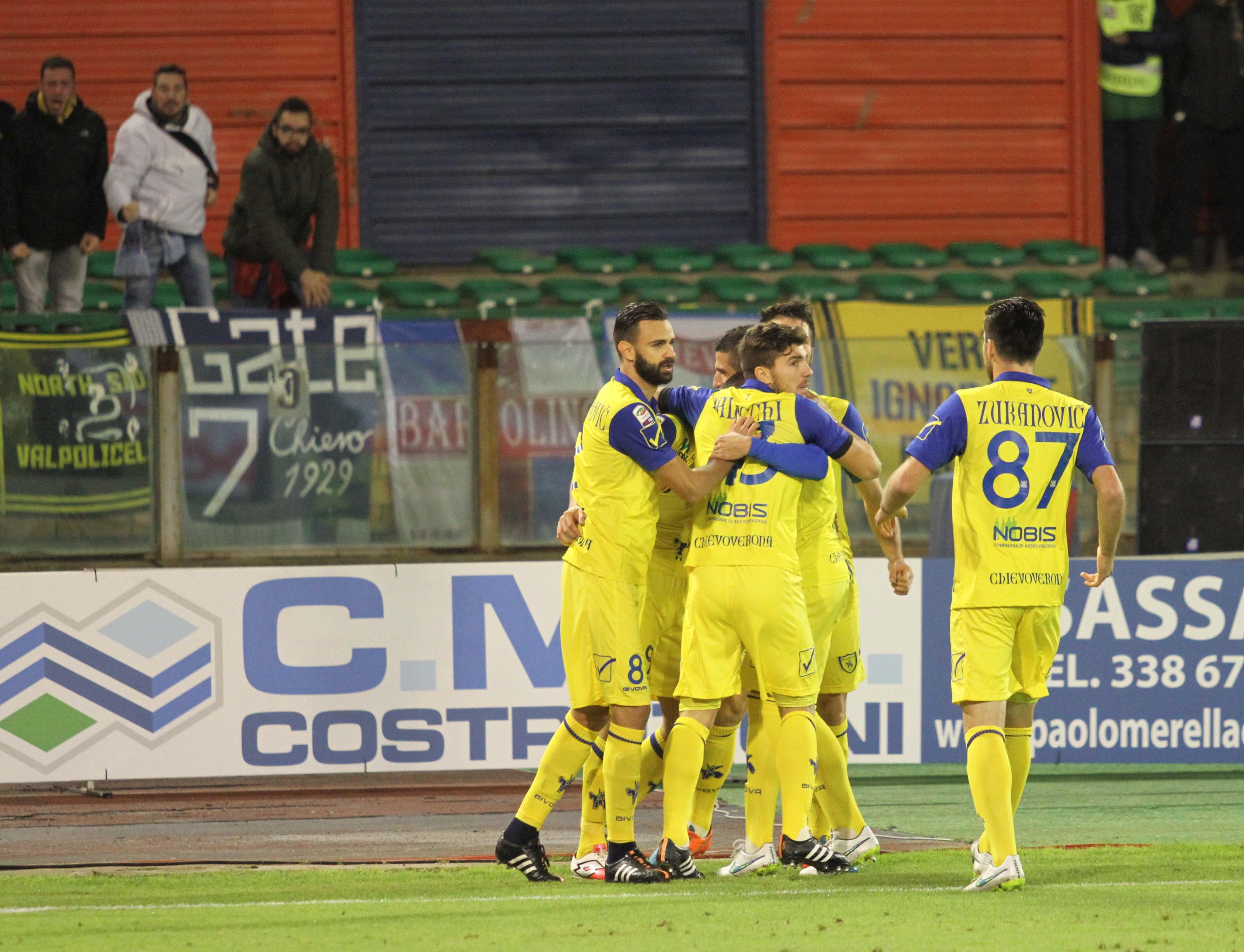 Gol del Chievo (foto Rosas)