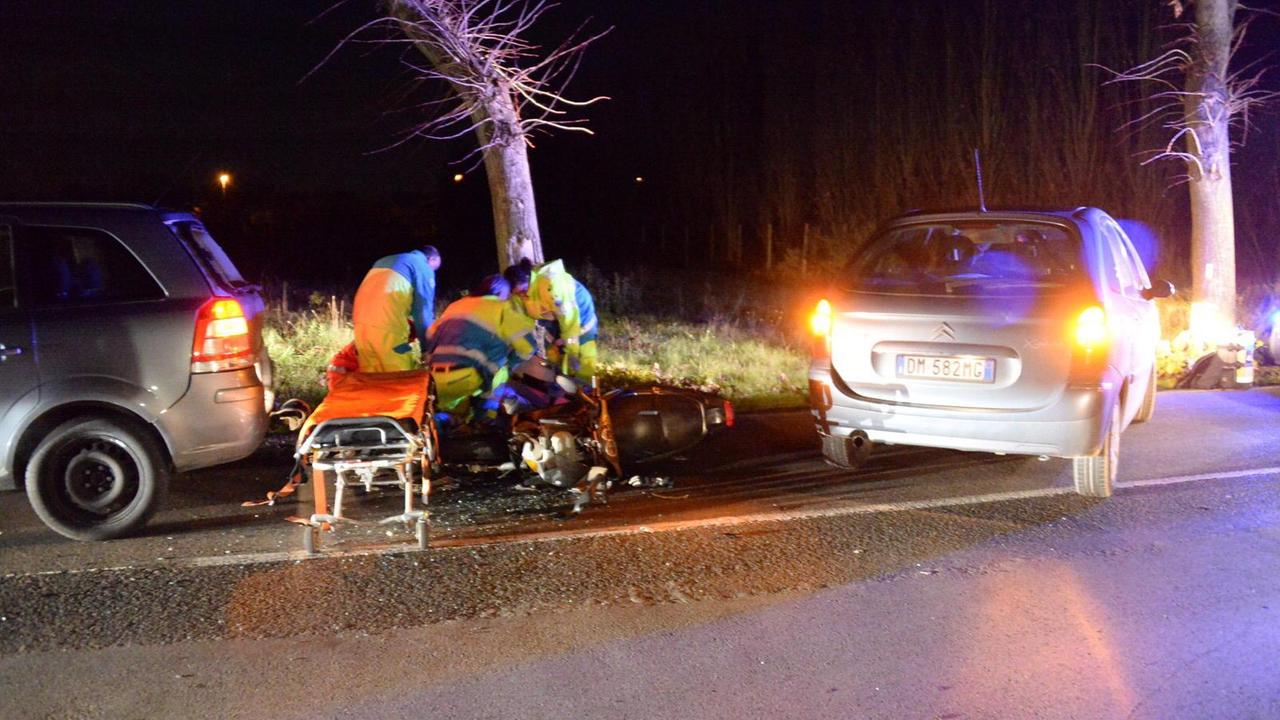 I sanitari intervenuti sul posto (foto Silvi)