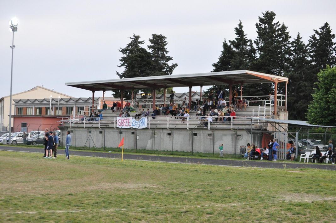 La tribuna del campo da rugby Aldo Castellani di Cecina