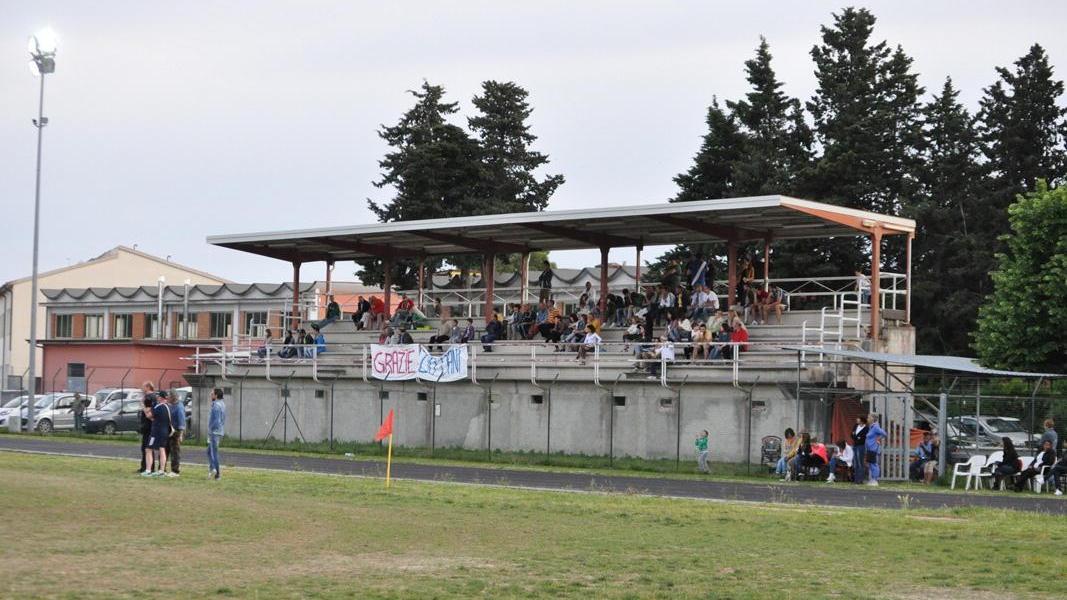 La tribuna del campo da rugby Aldo Castellani di Cecina