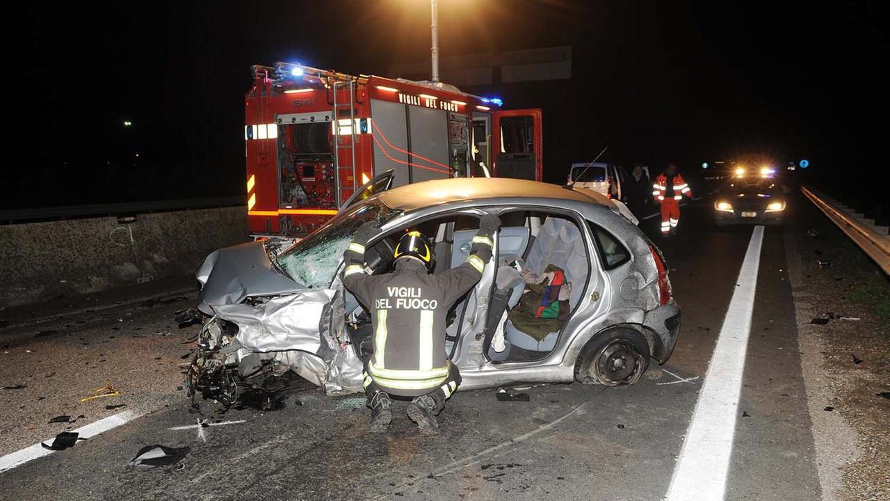 Un'immagine dell'incidente di domenica sera sulla variante Aurelia (foto Pabar)
