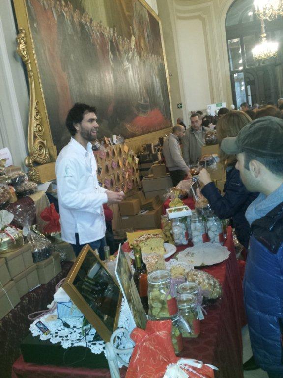 Lo stan dei panettoni di Montespertoli a Torino