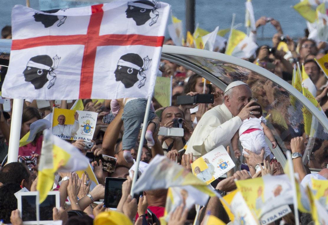 Papa Francesco nella visita a Cagliari 