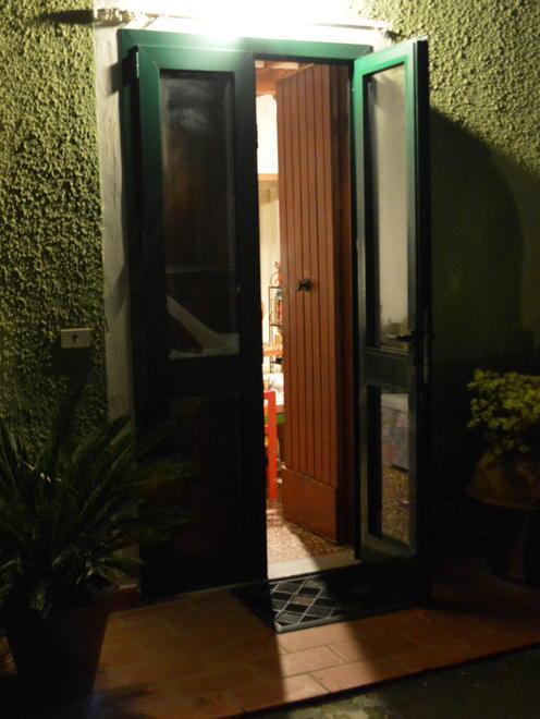 Svaligiata una casa, via soldi, monili e uno smartphone 