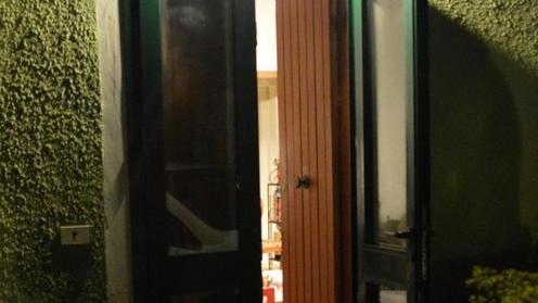 Svaligiata una casa, via soldi, monili e uno smartphone