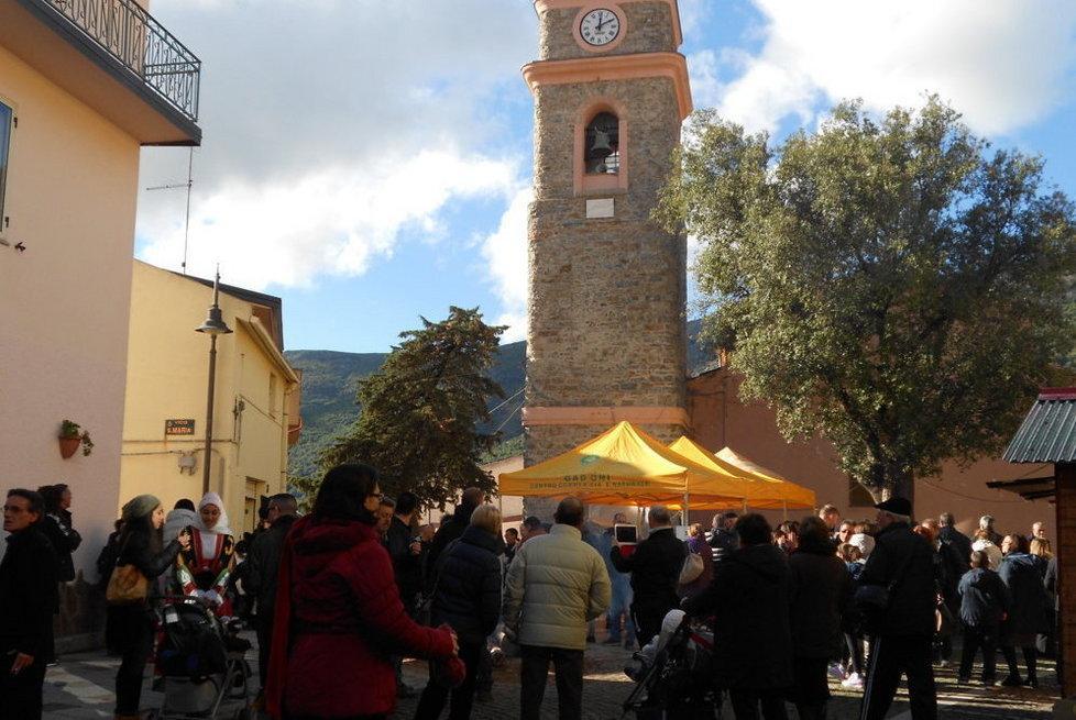 Successo a Gadoni tra gemellaggi e riti del fuoco 