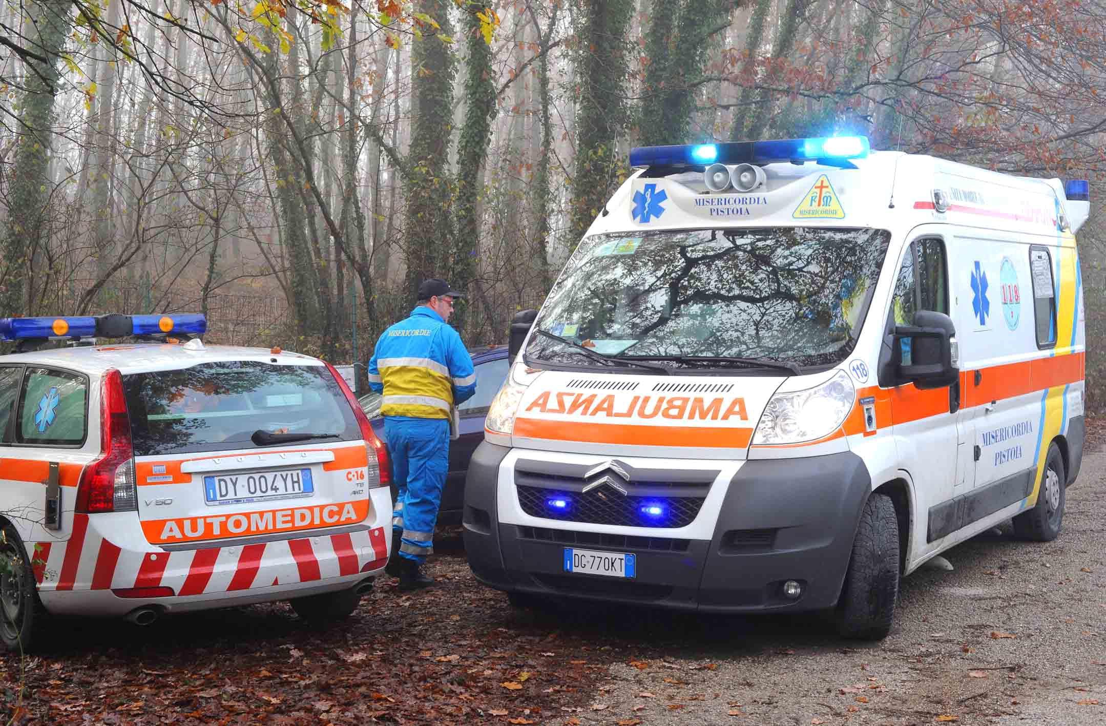 Pensionato muore nel bosco mentre è in cerca di tartufi