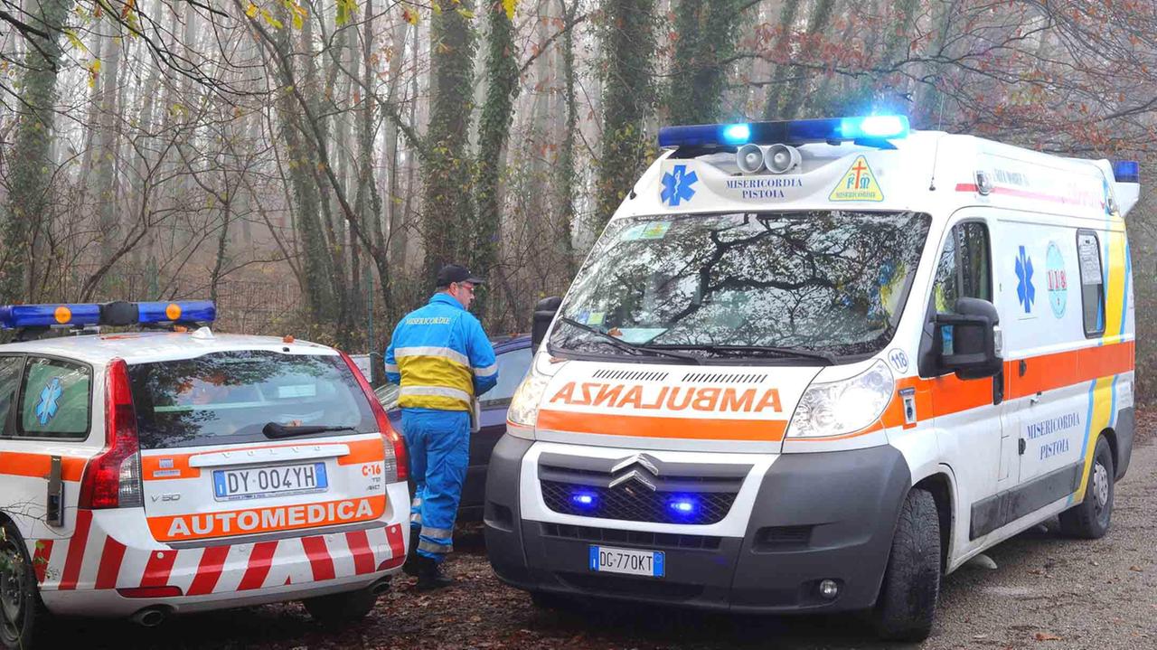 Pensionato muore nel bosco mentre è in cerca di tartufi