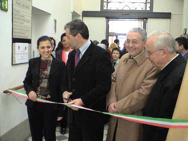 L'inaugurazione del Centro antidiscriminazione nell'aprile 2004, ad opera dell'allora presidente della Provincia Gianfranco Venturi
