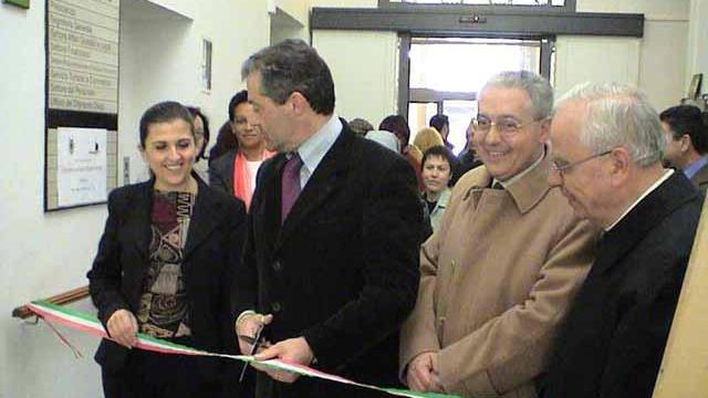 L'inaugurazione del Centro antidiscriminazione nell'aprile 2004, ad opera dell'allora presidente della Provincia Gianfranco Venturi