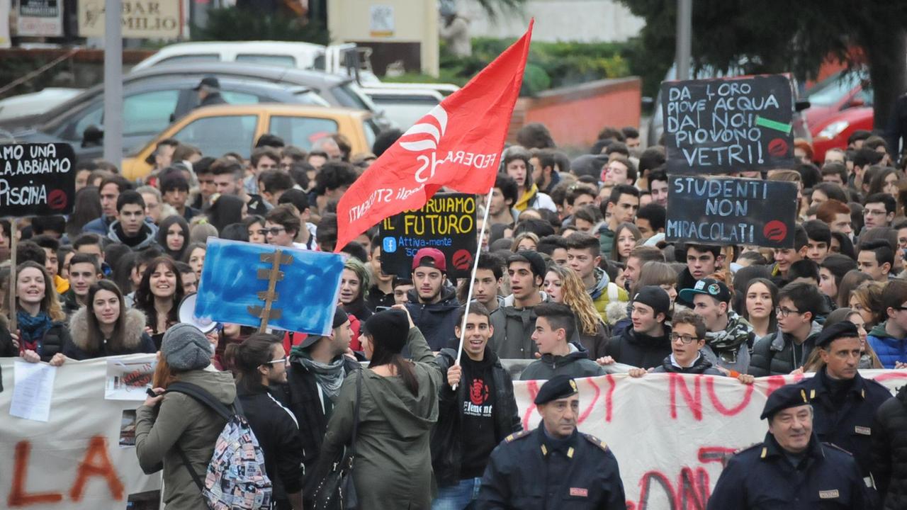 Il corteo degli studenti