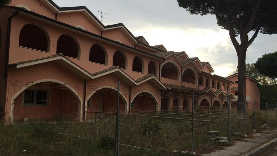 Uno dei tre blocchi della cav Acquamarina a Marina di Grosseto