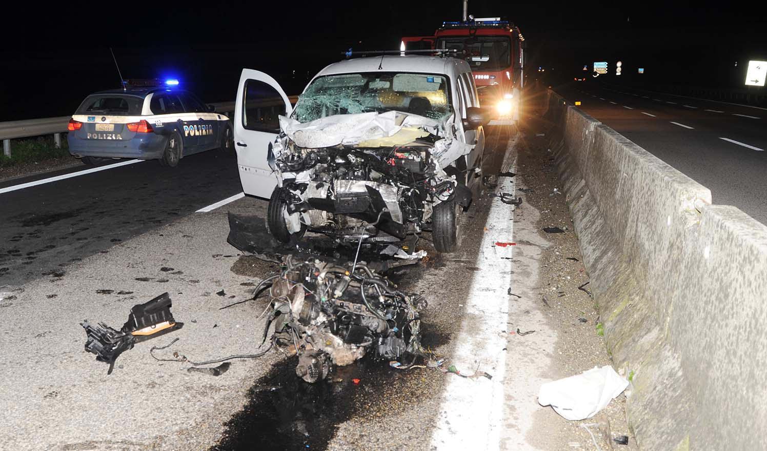 La Kangoo rimasta coinvolta nell'incidente (foto Pabar)