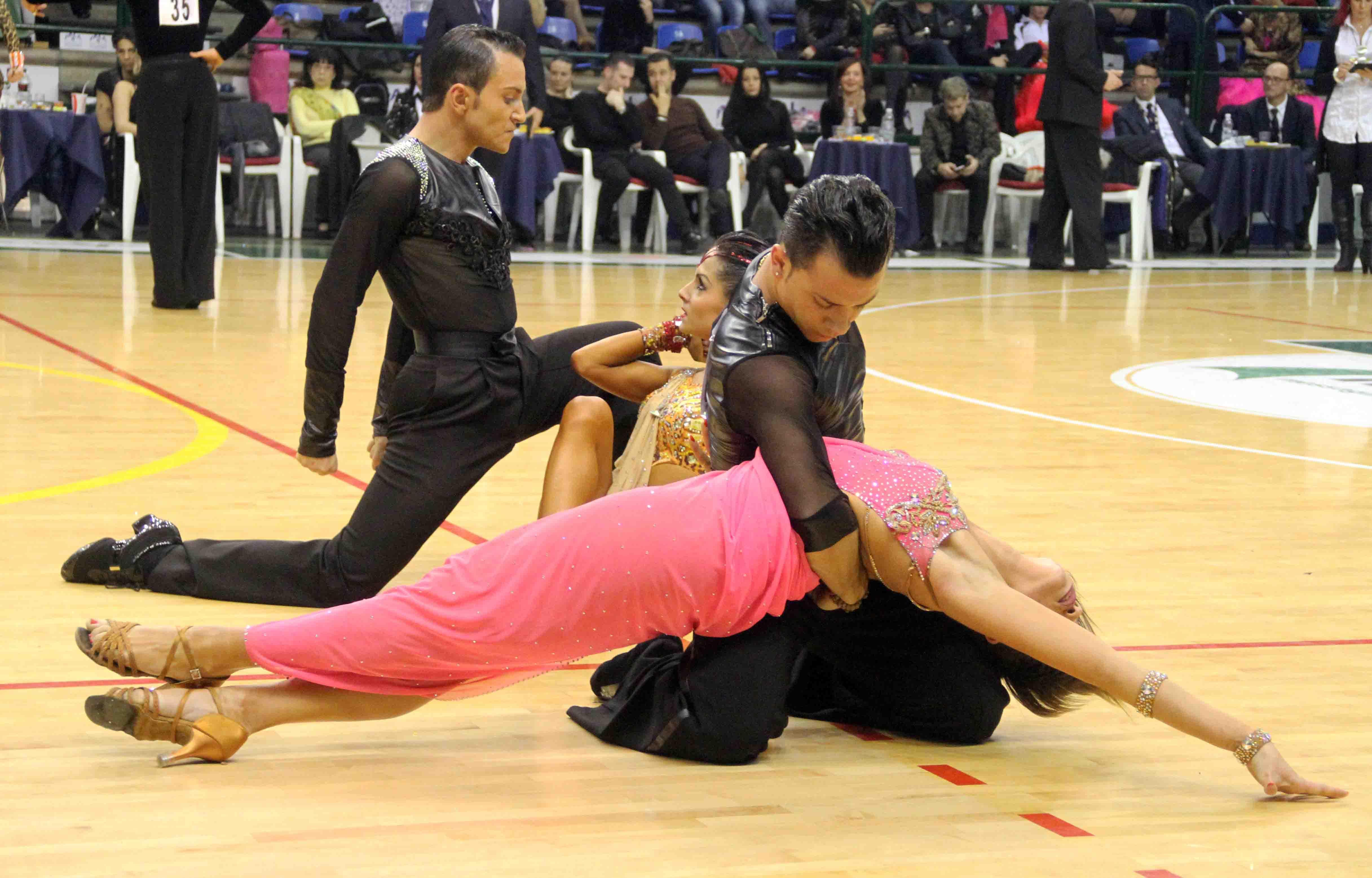 Un momento del trofeo di danza sportiva