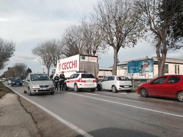 La polizia municipale inteviene lungo la Tosco Romagnola al Chiesino