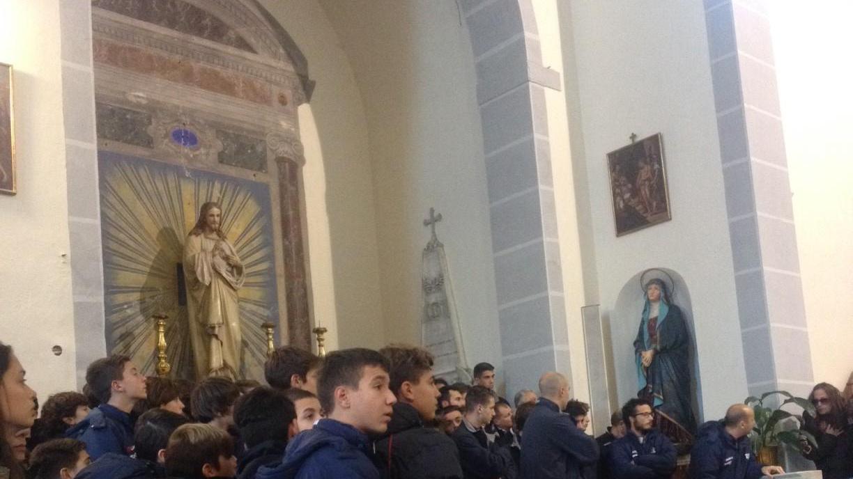 Gli amici della Pro Livorno nella chiesa di San Martino a Salviano
