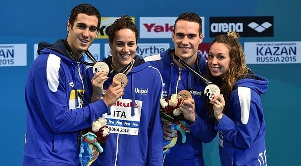 Bonacchi sul podio con la staffetta italiana ai Mondiali in Qatar