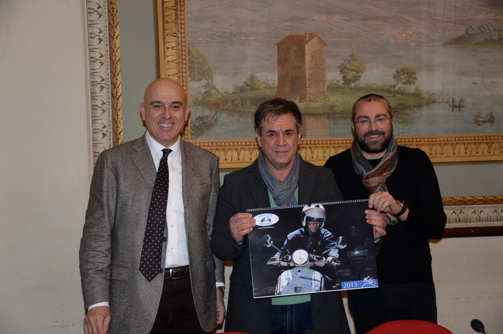 Un momento della presentazione del calendario Vespa 2015 (foto Silvi)