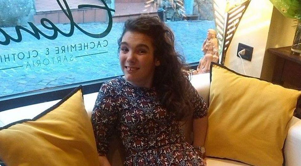 Elena Borgognoni nel suo negozio di abbigliamento a Maresca