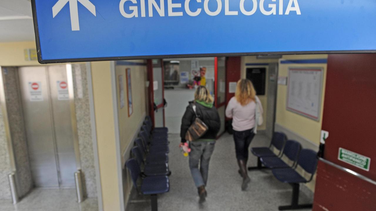 L'ingresso di un reparto di ginecologia (foto d'archivio)