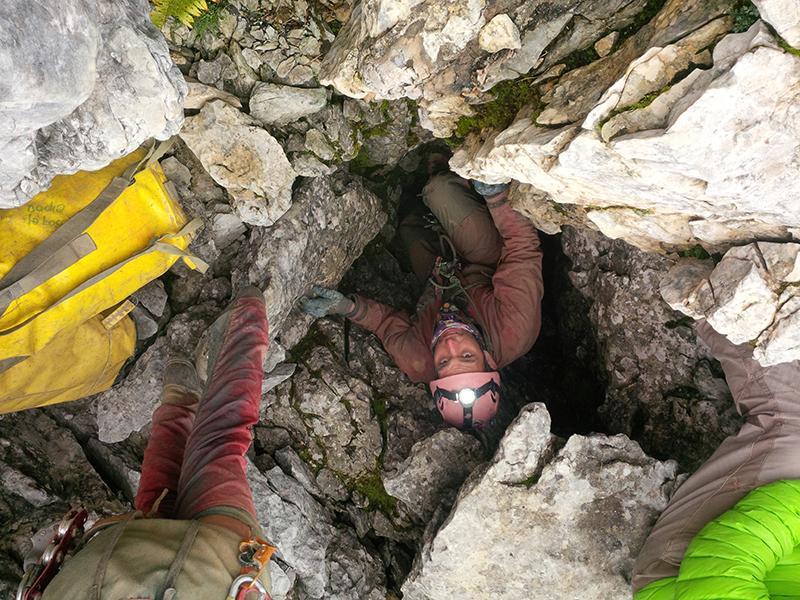 Il segreto del lago: un abisso di 1360 metri. Record nelle viscere delle Apuane 