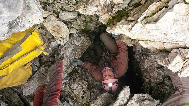 Il segreto del lago: un abisso di 1360 metri. Record nelle viscere delle Apuane