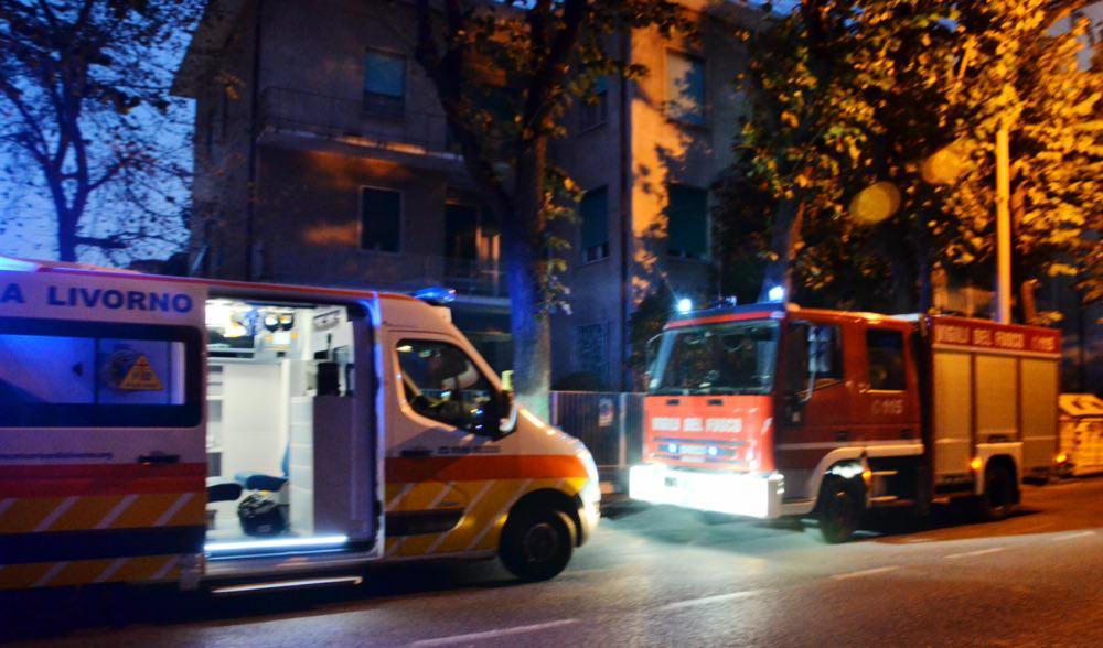 Ambulanza e pompieri sul posto